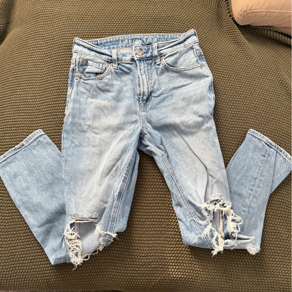 American Eagle Outfitters Distressed Light Blue Boyfriend Jeans - Picture 3 of 4